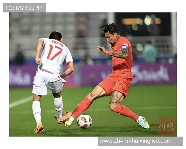 男足中国迎战卡塔尔力争胜利全力以赴展现团队精神与拼搏意志